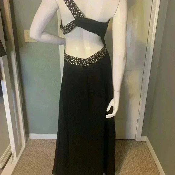 JJ’s House One-Shoulder Floor-Length Chiffon Mother of the Bride Dress Size 8 - Picture 7 of 10